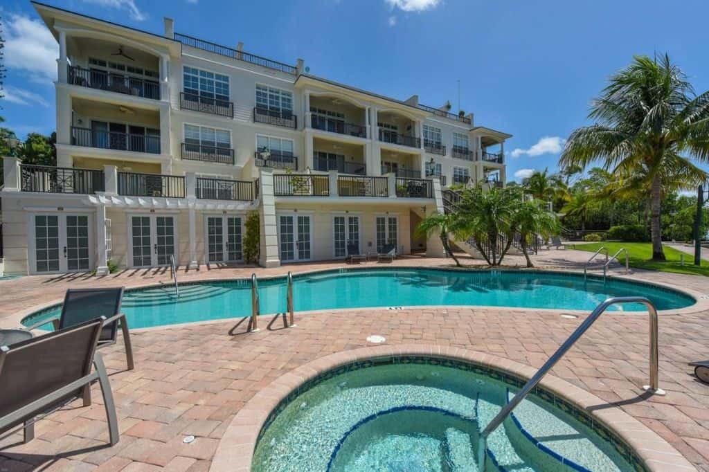 Hudson Crossing Condos in Downtown Sarasota, FL. - Pool and Hot Tub