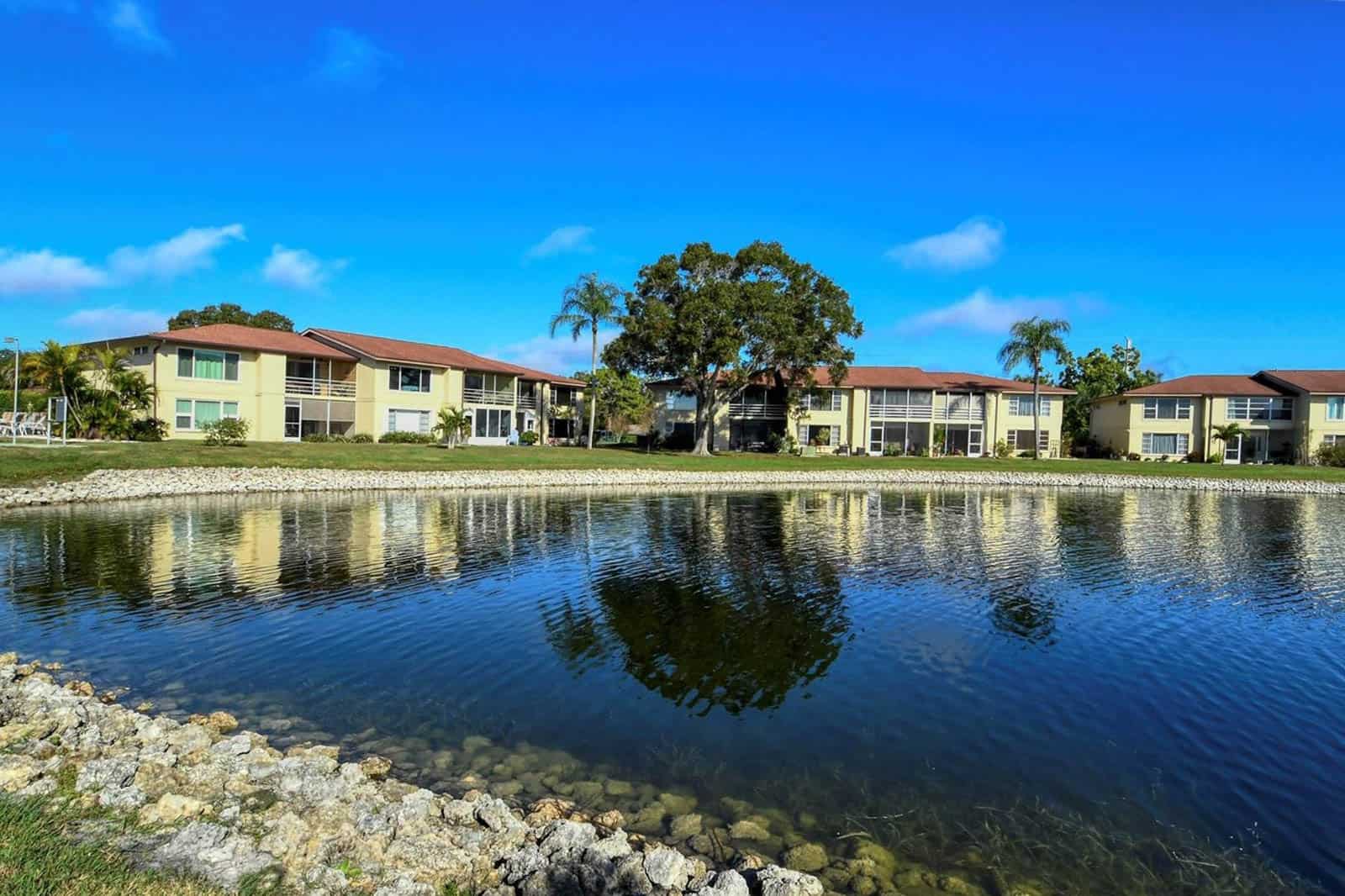 Lake Tippecanoe Condos For Sale in Sarasota, FL.