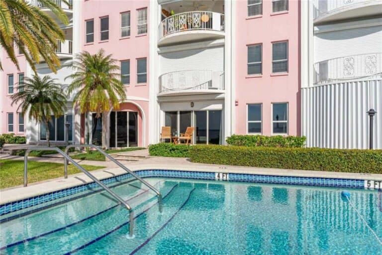 Le Chateau Condos in Downtown Sarasota, FL. - Pool