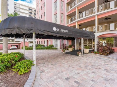 Le Chateau Condos in Downtown Sarasota, FL. - Entrance