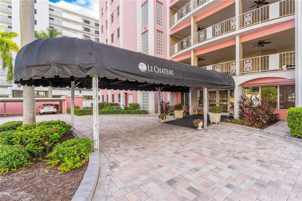 Le Chateau Condos in Downtown Sarasota, FL. - Entrance