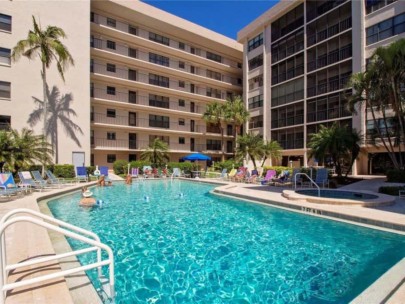 Lido Towers Condos in Lido Key Sarasota, FL. - Building