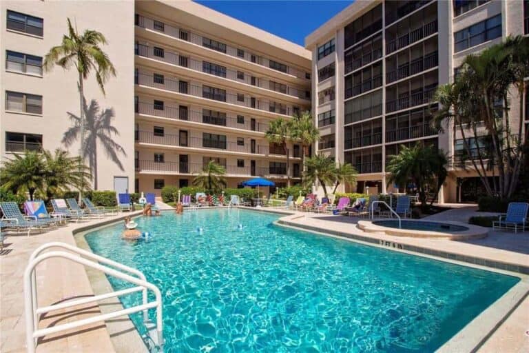 Lido Towers Condos in Lido Key Sarasota, FL. - Building