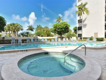 Lido Towers Condos in Lido Key Sarasota, FL. - Hot Tub