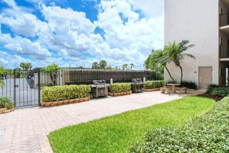 Lido Towers Condos in Lido Key Sarasota, FL. - BBQ Grills