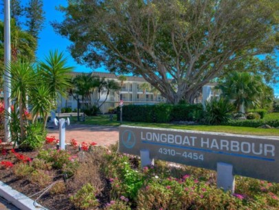 Longboat Harbour Condos in Longboat Key, FL. - Entrance Sign