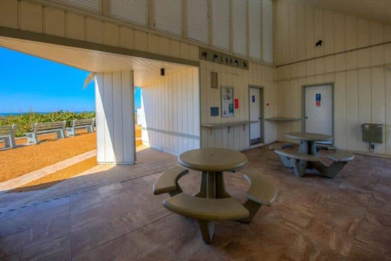 Longboat Harbour Condos in Longboat Key, FL. - Clubhouse