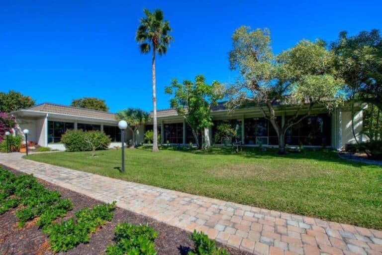 Longboat Harbour Condos in Longboat Key, FL. - Clubhouse