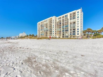 Longboat Harbour Towers Condos in Longboat Key, FL. - Beachfront