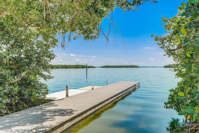 Longboat Harbour Towers Condos in Longboat Key, FL. - Fishing Pier
