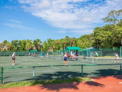 Longboat Key Club Condos in Longboat Key, FL. - Tennis Courts