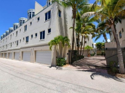 Marquee En Ville Condos For Sale in Downtown Sarasota, FL.- Grounds