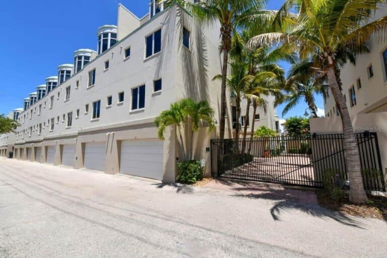 Marquee En Ville Condos For Sale in Downtown Sarasota, FL.- Grounds