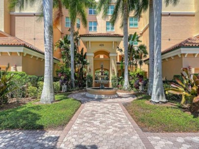 Meridian at The Oaks Condos in Osprey, FL. - Entrance