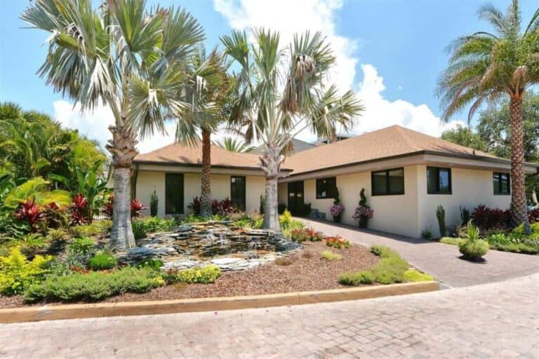 Midnight Cove Condos in Siesta Key, FL. - Clubhouse