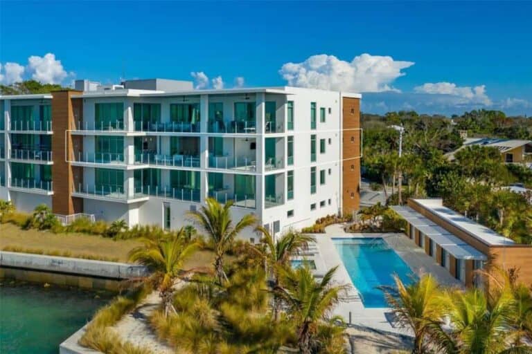 Oceane Condos in Siesta Key, FL. - Building