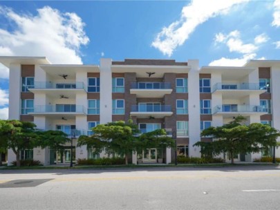 Orange Club Condos in Downtown Sarasota, FL. - Building