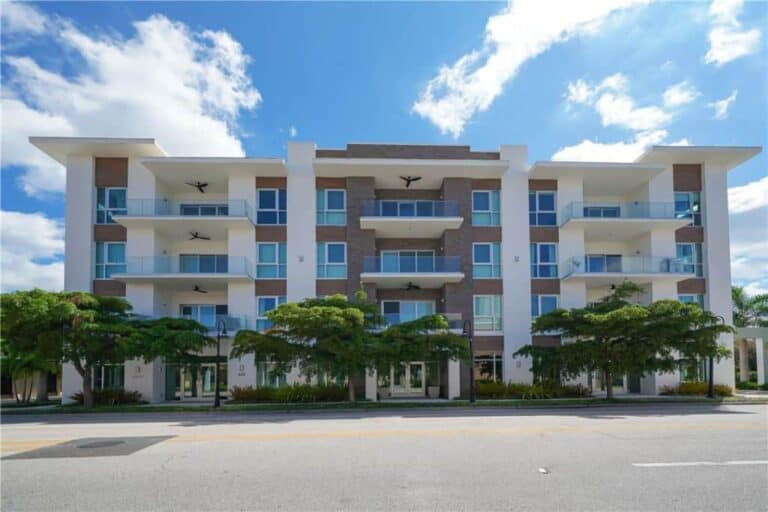 Orange Club Condos in Downtown Sarasota, FL. - Building