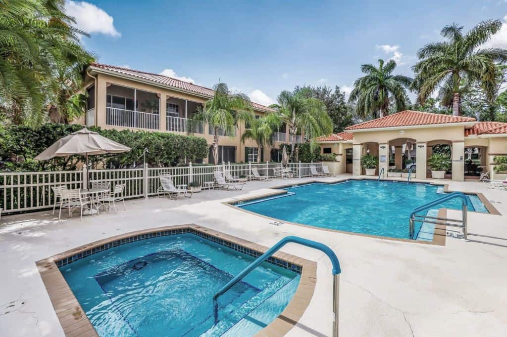 Palmer Square Condos in Palmer Ranch Sarasota, FL. - Pool and Hot Tub