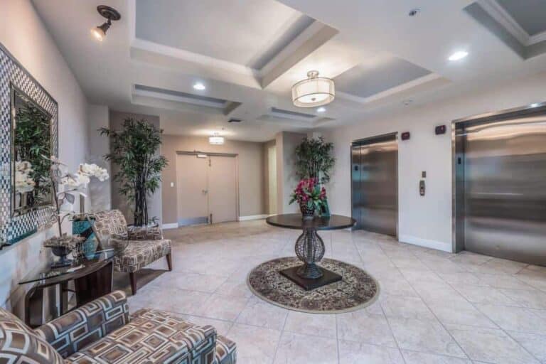 Palms At Riviera Dunes Condos in Palmetto, FL. - Lobby