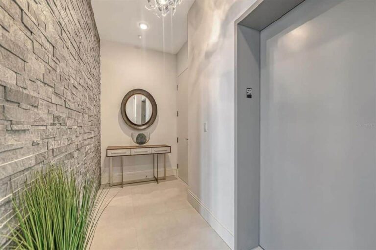 Pearl Condos in Downtown Sarasota, FL. - Elevator