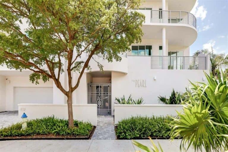 Pearl Condos in Downtown Sarasota, FL. - Exterior Building