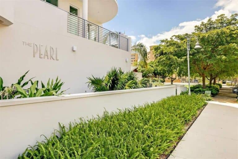 Pearl Condos in Downtown Sarasota, FL. - Entrance Sign