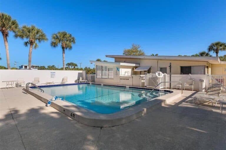 Pelican Gardens Condos in Lido Key Sarasota, FL. - Pool