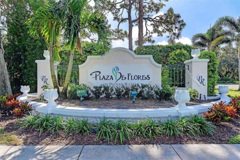 Plaza De Flores Condos in Palmer Ranch Sarasota, FL. - Entrance Sign