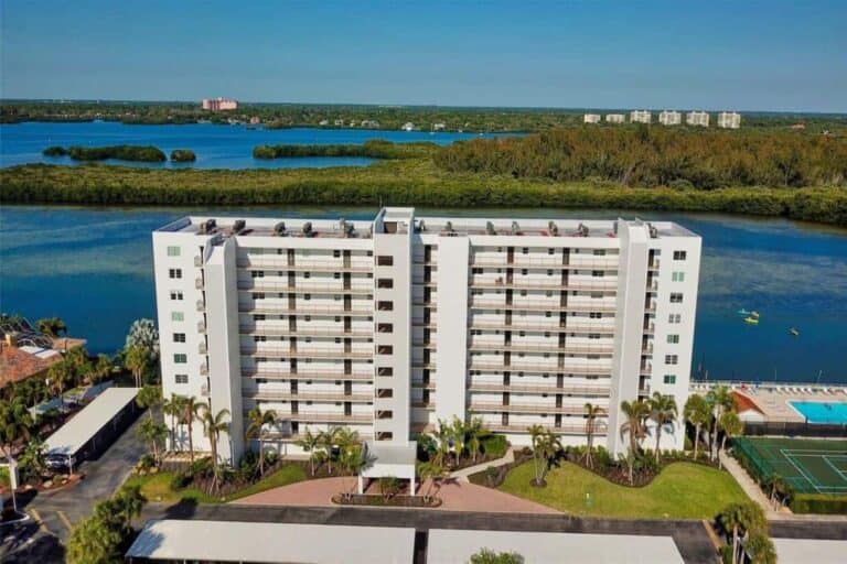 Pointe Condos in Siesta Key, FL. - Buildings