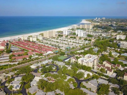 Polynesian Gardens Condos in Siesta Key, FL. - Aerial