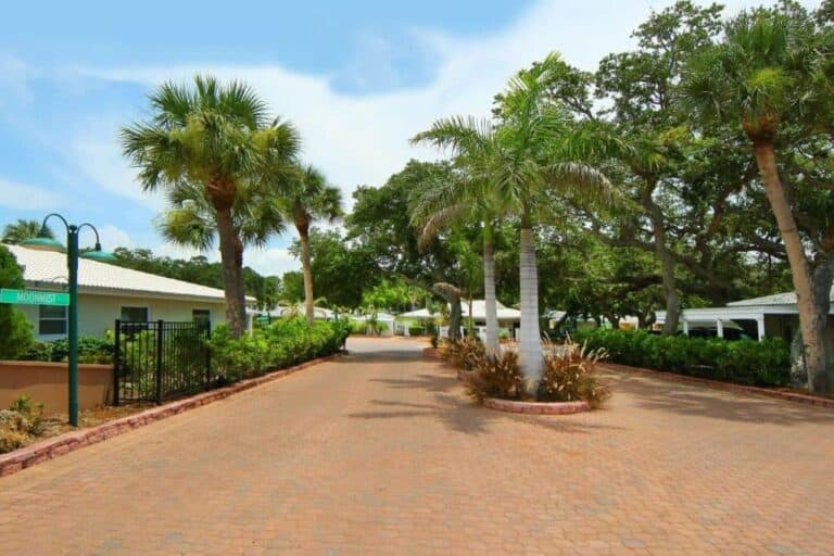 Polynesian Gardens Condos in Siesta Key, FL. - Entrance