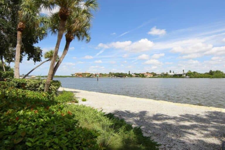 Polynesian Gardens Condos in Siesta Key, FL. - Bay