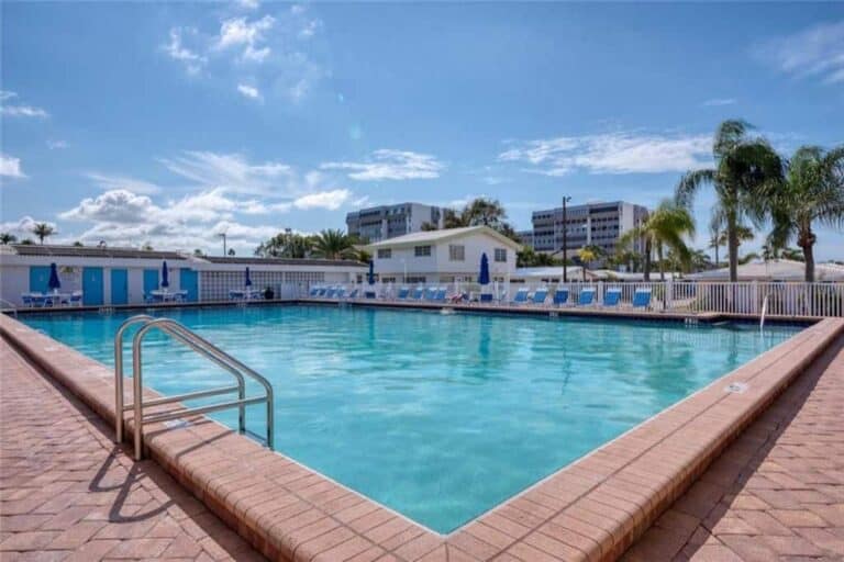 Provincial Garden Condos For Sale in Siesta Key, FL. - Pool