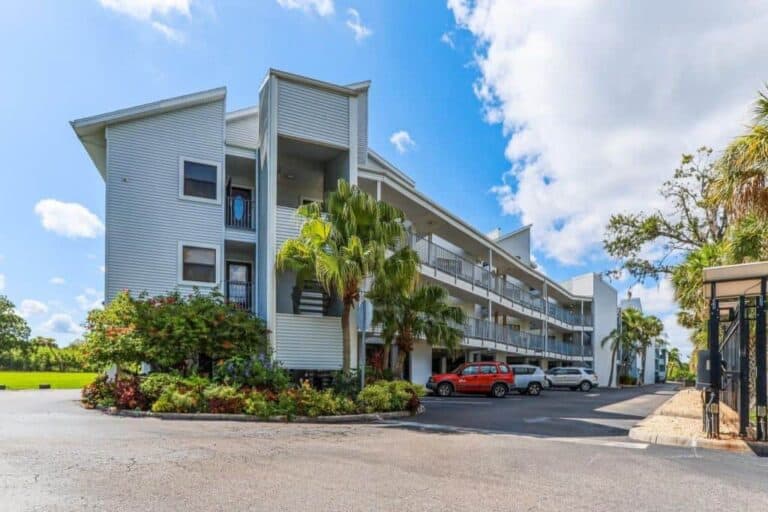 River Place Condos in Ellenton, FL. - Building