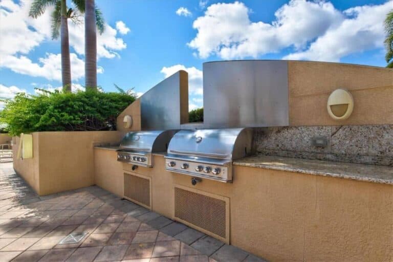 Riviera Dunes Condos in Palmetto, FL. - Grill