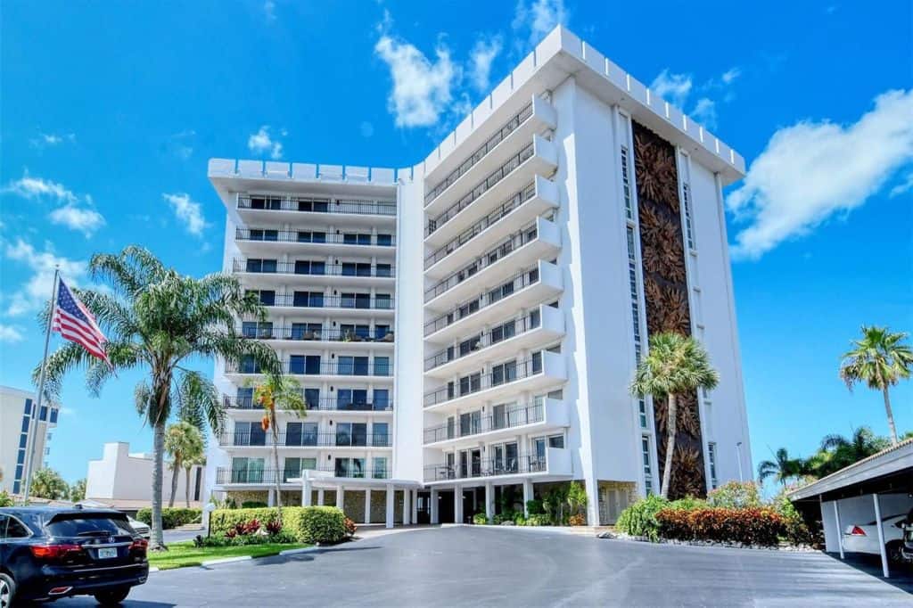 Saint Armand Towers Condos in Lido Key Sarasota, FL. - Building