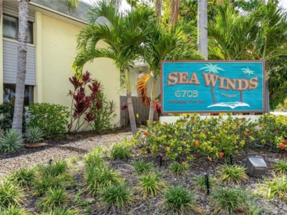 Sea Winds Condos in Siesta Key, FL. - Entrance Sign