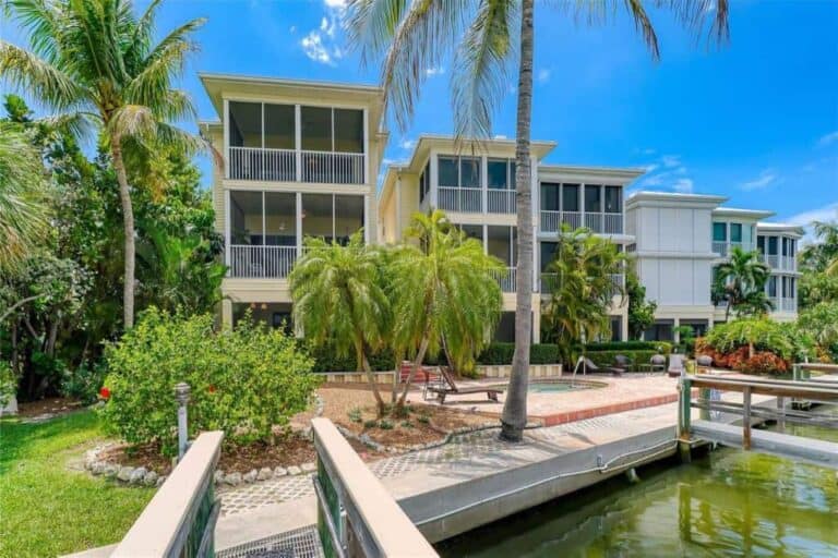Siesta Bayside South Condos in Siesta Key, FL. - Buildings