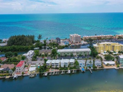 Siesta Bayside South Condos in Siesta Key, FL. - Water Frontage