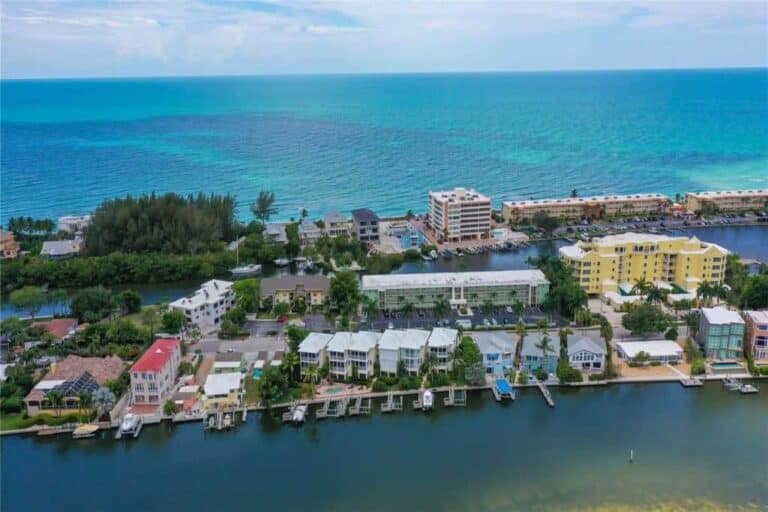Siesta Bayside South Condos in Siesta Key, FL. - Water Frontage