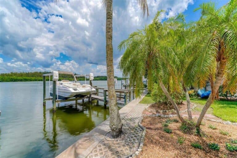 Siesta Bayside South Condos in Siesta Key, FL. - Docks