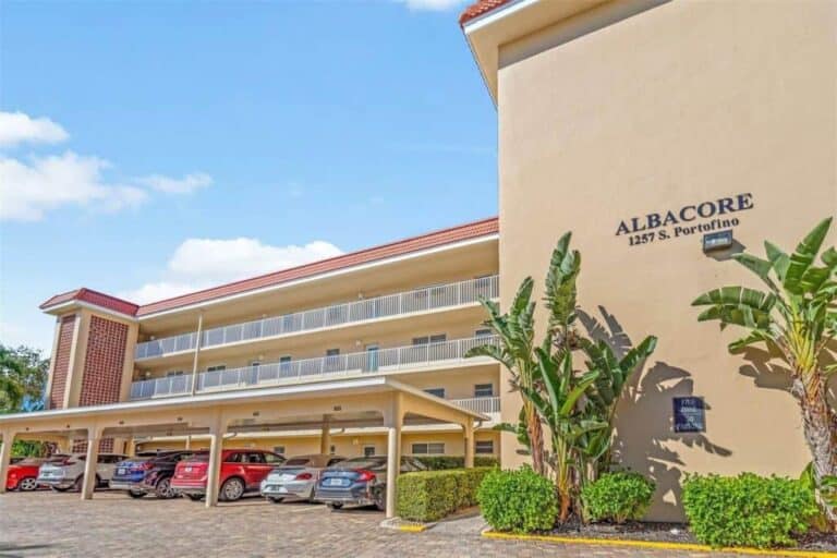 Siesta Harbor Condos For Sale in Siesta Key, FL. - Building