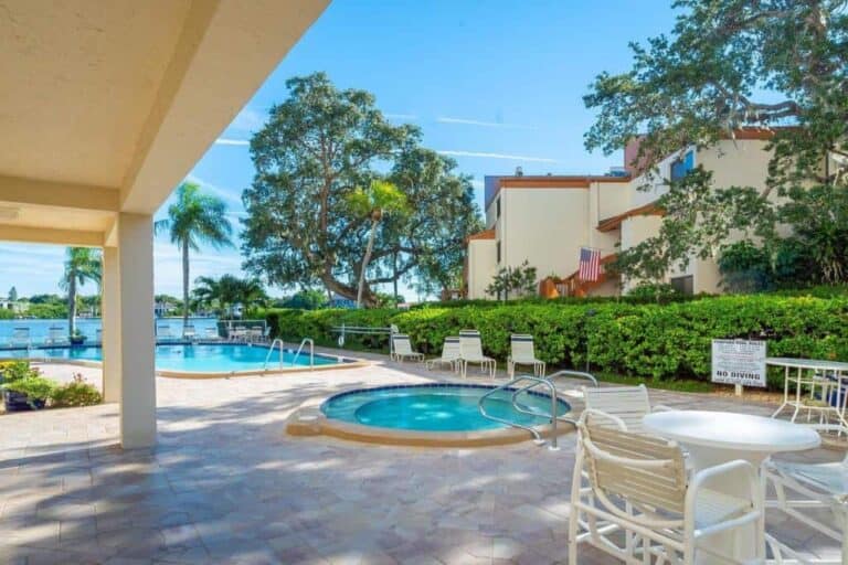 Siesta Harbor Condos For Sale in Siesta Key, FL. - Hot Tub