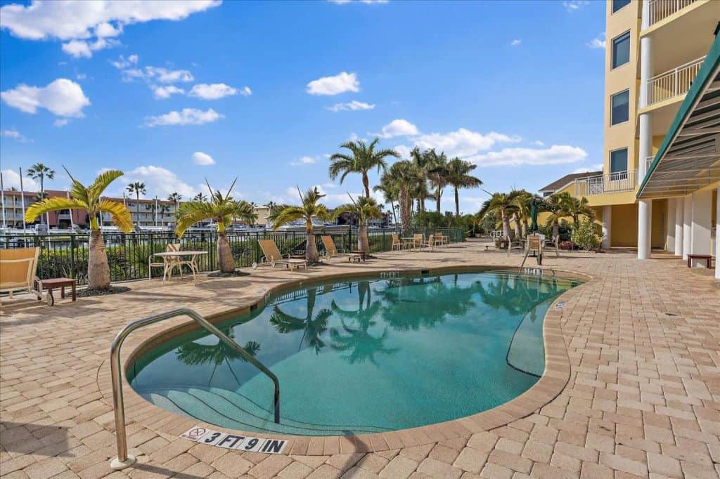 Somerset Cay Condos in Siesta Key, FL. - Pool