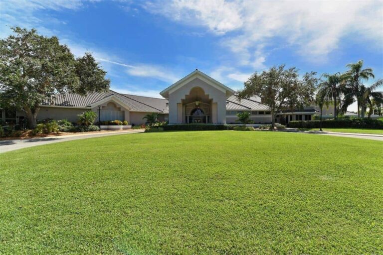 Stoneybrook Country Club in Palmer Ranch Sarasota, FL. - Clubhouse