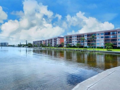 Sunrise Cove Condos in Siesta Key, FL. - Bayfront