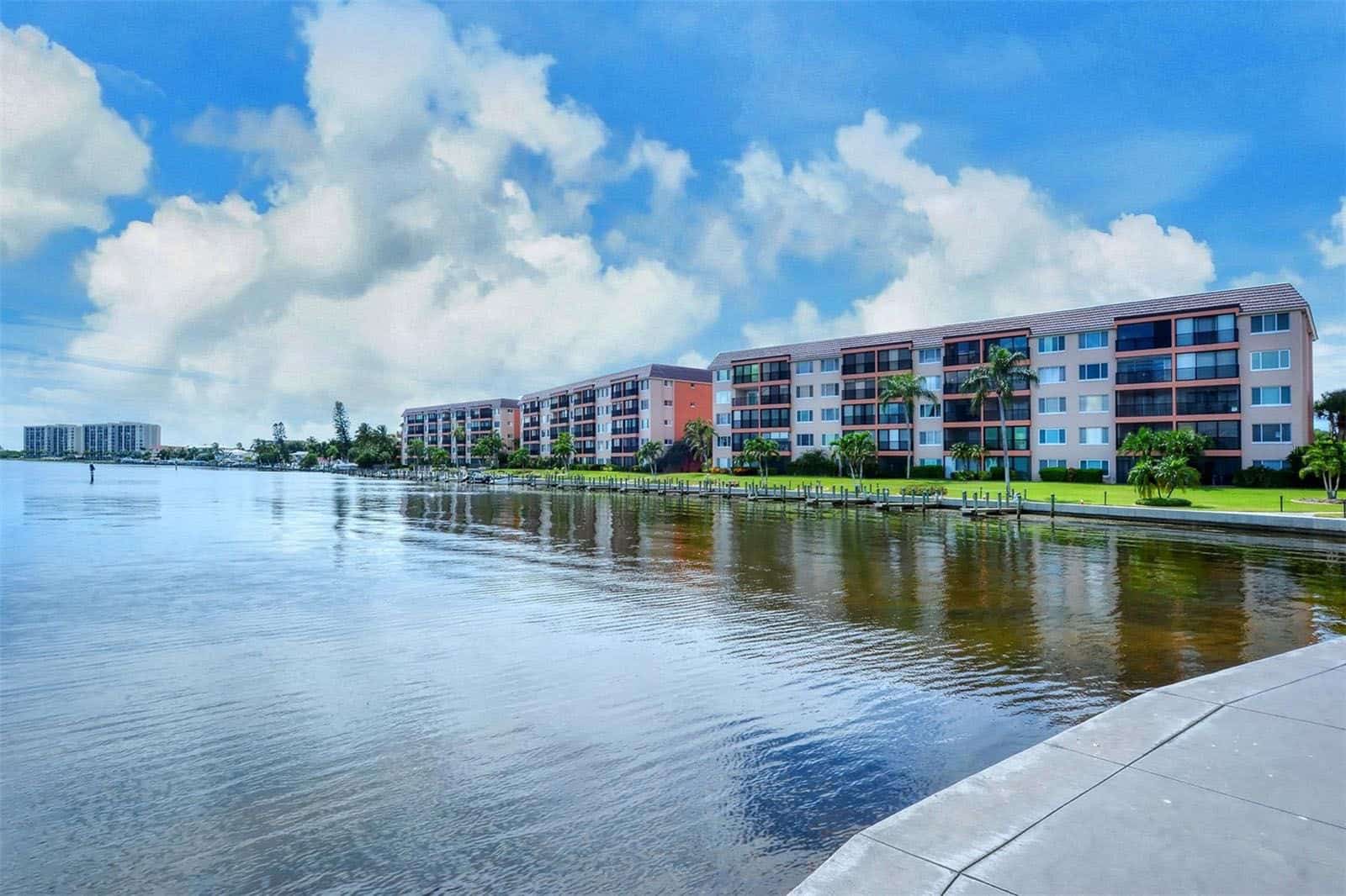 Sunrise Cove Condos For Sale in Siesta Key, FL.