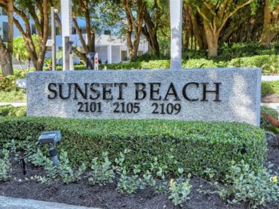 Sunset Beach Condos in Longboat Key, FL. - Entrance Sign