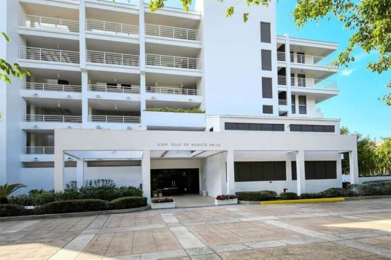 Sunset Beach Condos in Longboat Key, FL. - Building
